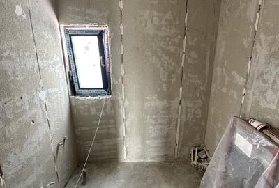 Casă cu 4 camere cu Teren 200 Mp în Holboca