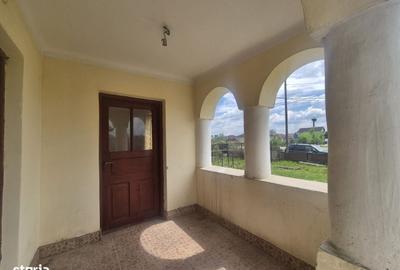 Casă cu 4 camere în Bălești