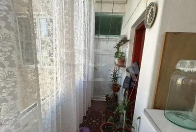 Apartament cu 3 camere semidecomandat, mobilat în Central - 3