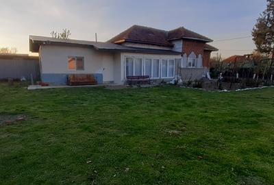 Casă individuală cu 4 camere cu Teren 6200 Mp în Moara Mocanului
