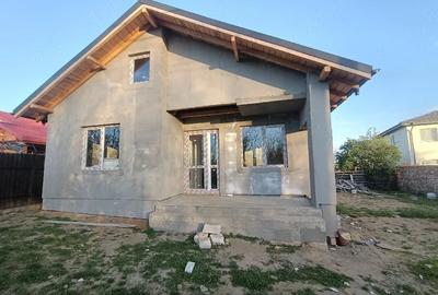 Casă cu Teren 400 Mp în Malu Mare