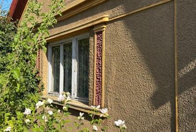 Casă cu 3 camere cu Teren 1741 Mp în Central