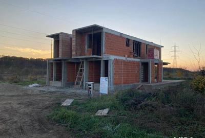 Casă cu 3 camere cu Teren 700 Mp în Dumbrăvița - 2