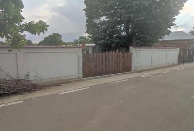 Casă cu 5 camere cu Teren 2500 Mp în Central - 2