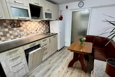Apartament cu 4 camere decomandat în Central
