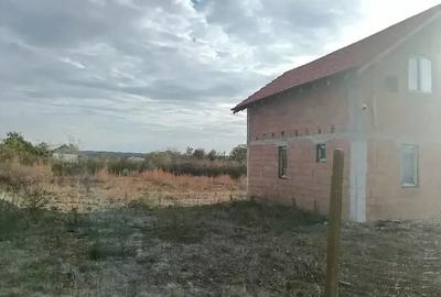 Casă cu 1 camere cu Teren 780 Mp în Herneacova
