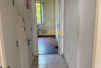 Apartament cu 3 camere semidecomandat în Centrul Civic