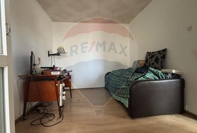 Apartament cu 3 camere semidecomandat în Central - 1
