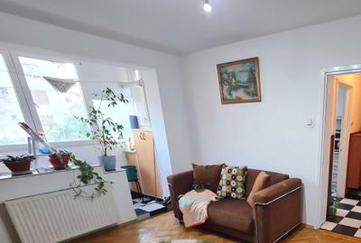 Apartament cu 2 camere semidecomandat în Central