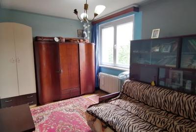 Apartament cu 3 camere semidecomandat în Titan - 2