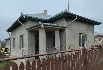 Casă cu Teren 3800 Mp în Central - 2