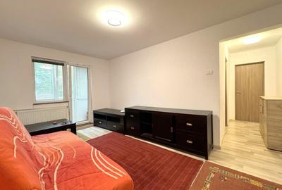 Apartament cu 3 camere semidecomandat, mobilat în Dacia