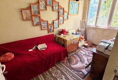 Apartament cu 3 camere semidecomandat în Micro 19