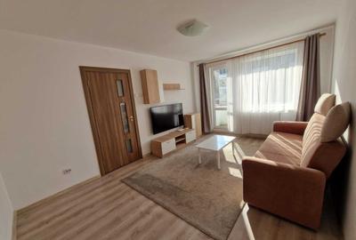 Apartament cu 2 camere semidecomandat, mobilat în Central
