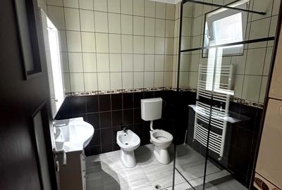 Casă cu 4 camere cu Teren 400 Mp în Central