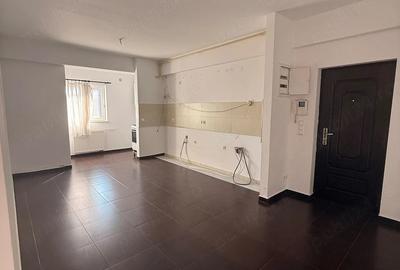 Apartament cu 3 camere decomandat în Independenței