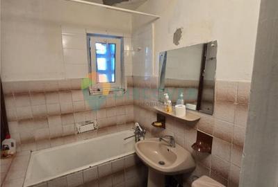 Apartament cu 2 camere semidecomandat în Podu Roș