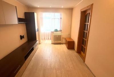 Apartament cu 3 camere semidecomandat, mobilat în Valea Rosie