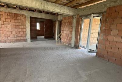Casă cu 4 camere cu Teren 500 Mp în Central - 1