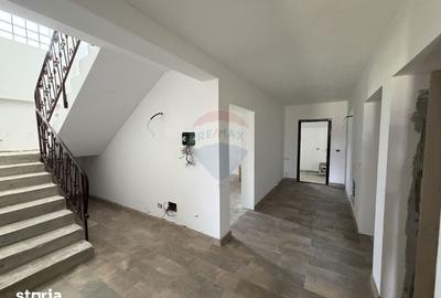 Casă cu 5 camere cu Teren 3960 Mp în Milcovul - 15