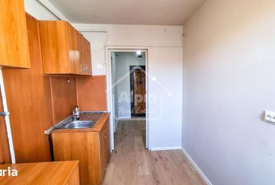 Apartament cu 2 camere semidecomandat în Centrul Civic