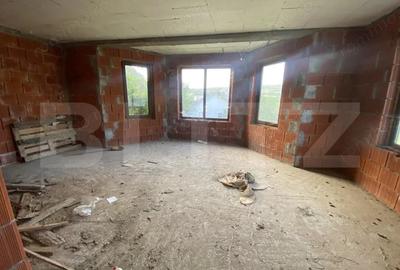Casă cu Teren 1471 Mp în Budacu de Sus