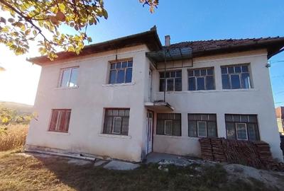 Casă cu 3 camere cu Teren 600 Mp în Turea