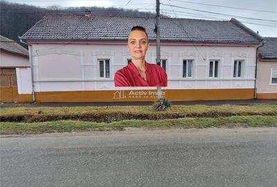 Casă cu 4 camere cu Teren 1000 Mp în Est