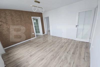 Apartament cu 3 camere semidecomandat în Splai Bahlui