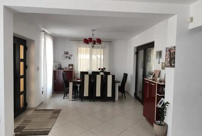 Casă cu 3 camere cu Teren 660 Mp în Ghiroda