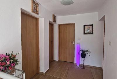 Casă cu 5 camere cu Teren 300 Mp în Exterior Vest