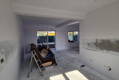 Casă cu 4 camere cu Teren 200 Mp în Vidra