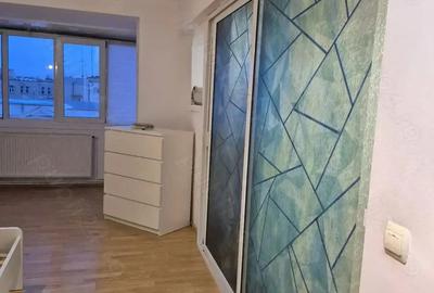 Garsonieră decomandată în Cișmigiu
