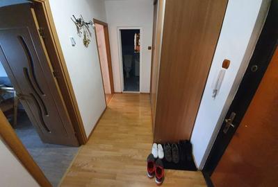 Apartament cu 2 camere decomandat în E3