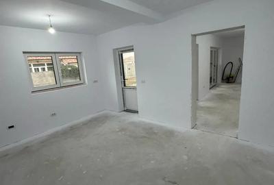 Casă cu Teren 605 Mp în Albina - 2