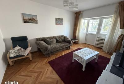 Apartament cu 3 camere decomandat în Podul de Fier