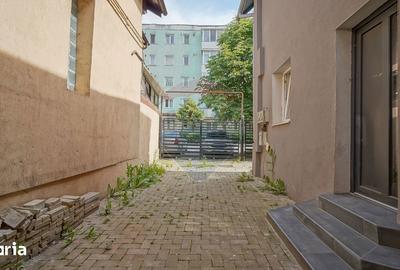 Casă cu 9 camere cu Teren 340 Mp în Florilor - 19