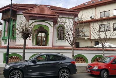 Casă individuală cu 5 camere cu Canalizare în Victoriei