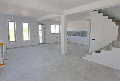 Casă cu 4 camere cu Teren 415 Mp în Dragomirești-Vale