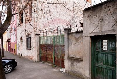 Casă cu 4 camere cu Teren 500 Mp în Central - 2