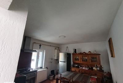 Casă cu 5 camere decomandat cu Teren 200 Mp în Central - 1