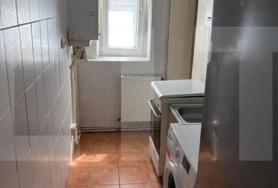 Apartament cu 3 camere semidecomandat în Central