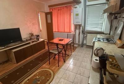 Garsonieră decomandată, mobilată în Craiovița Nouă