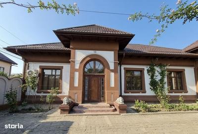 Casă cu 4 camere în Central