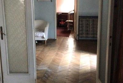 Casă individuală cu 5 camere cu Canalizare în Moșilor