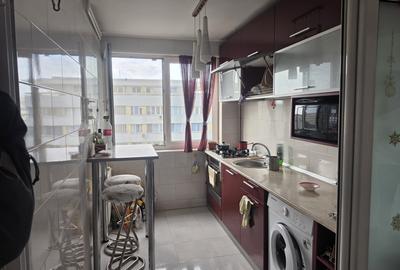 Apartament cu 3 camere semidecomandat, mobilat în Iancului