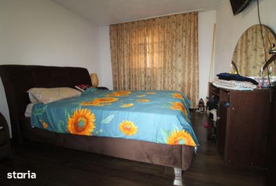 Casă cu 4 camere cu Teren 1180 Mp în Bălești
