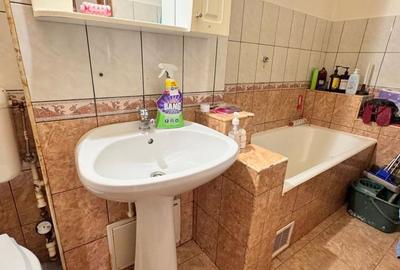 Apartament cu 2 camere decomandat în Republicii