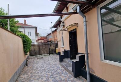 Casă cu 3 camere cu Teren 50 Mp în Central
