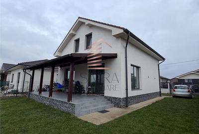 Casă cu 5 camere cu Teren 300 Mp în Sântandrei